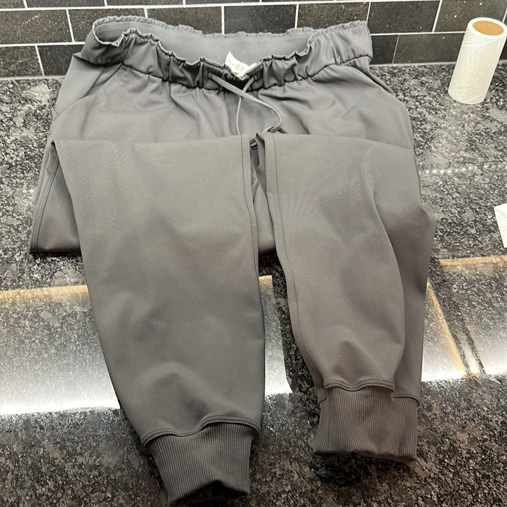 Lululemon - Picture 7 of 9